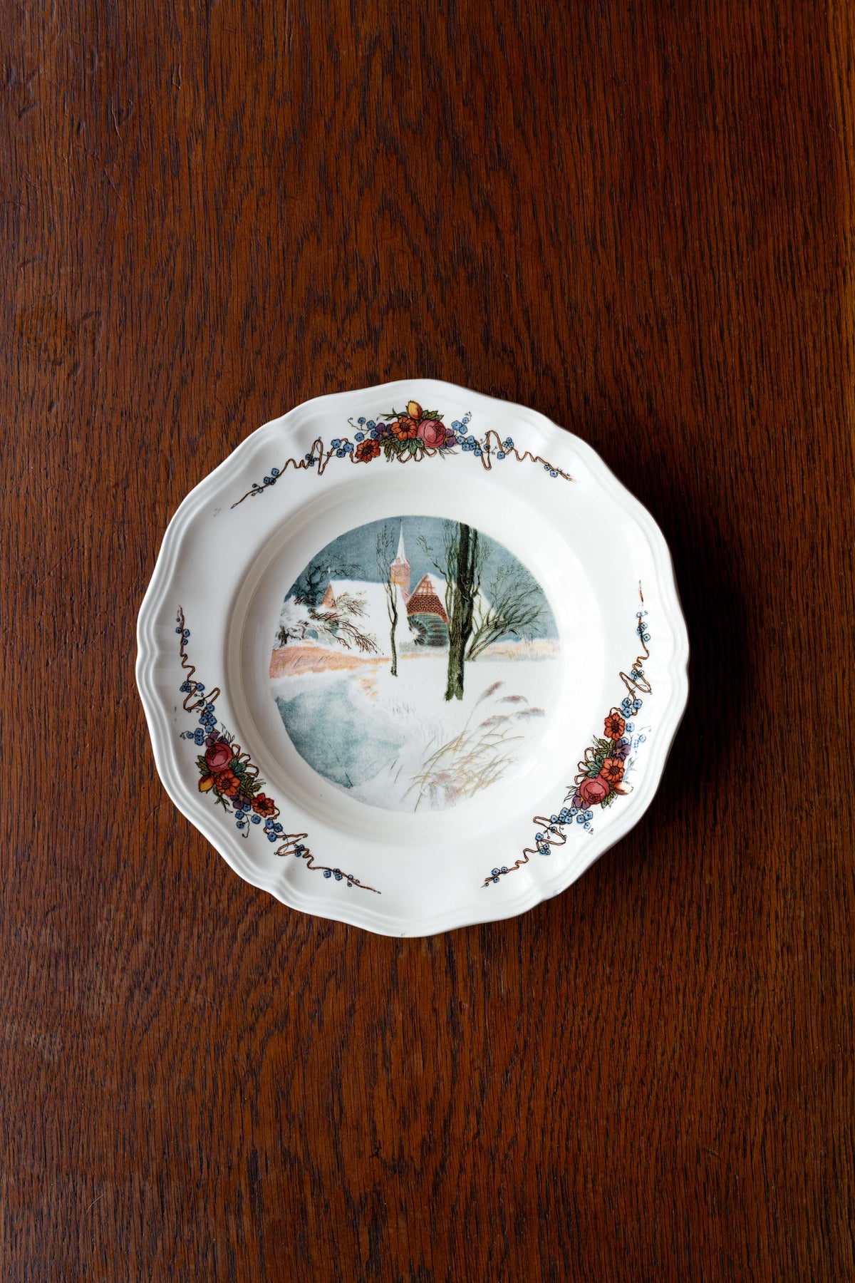 Assiette Obernai — « L'église sous la neige » — Henri Loux Image principale du produit