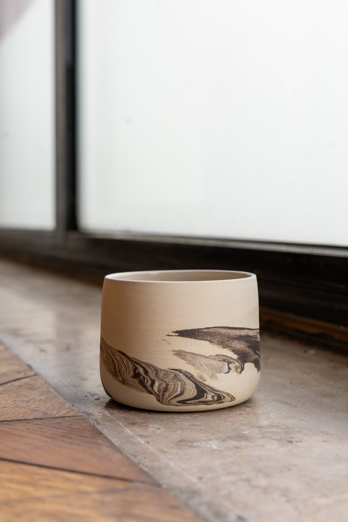 Petite tasse en grès incrusté – Fabrication artisanale strasbourgeoise