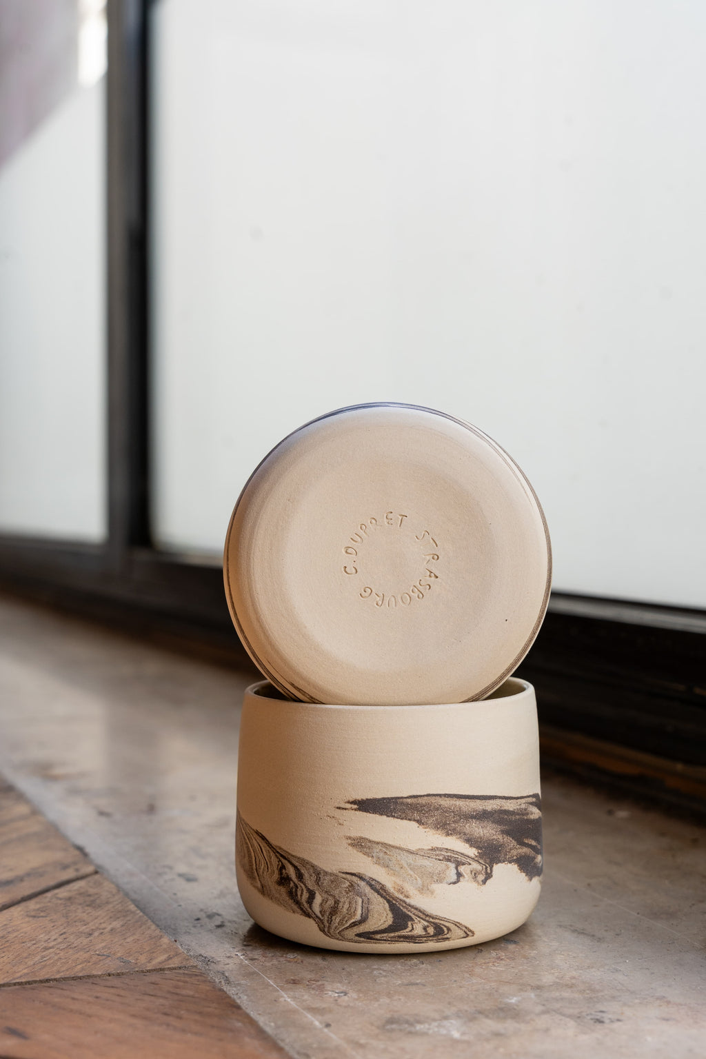 Petite tasse en grès incrusté – Fabrication artisanale strasbourgeoise